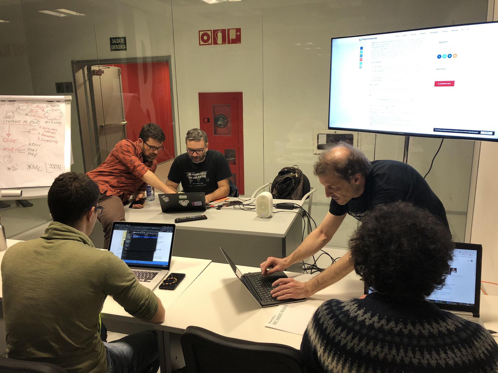 Daniel Sarasa, Adolfo Antón y Alejandro Zappala en un momento del taller